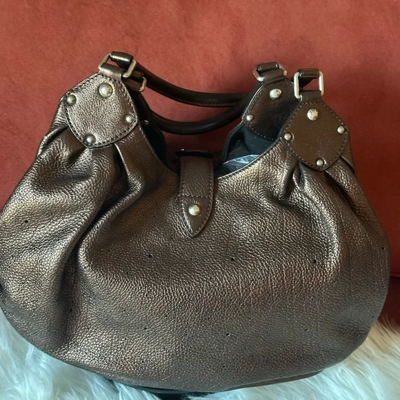 Extra Large Louis Vuitton Mahina bronze Leather Shoulder Bag - Picture 4 of 16